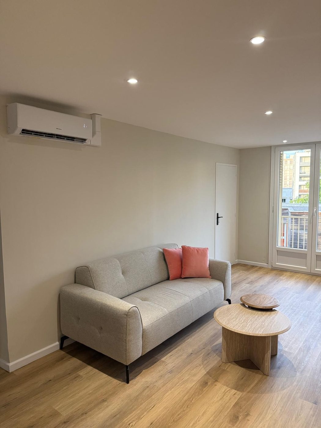 Climatisation réversible dans un salon